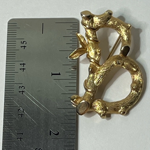 VTG Signed SARAH COV Goldtone Textured Letter B Shape Pin Brooch Leaves Tree - Picture 7 of 9